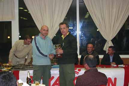 � � �������